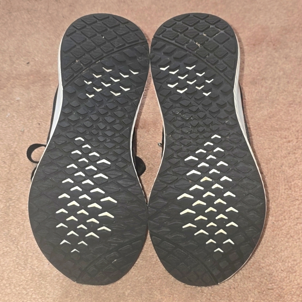 Adidas Bounce sneakers. Womes size 6. - Picture 5 of 7